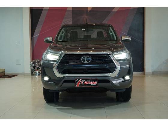 TOYOTA HILUX 2.8 D-4D TURBO DIESEL CD SRX 4X4 AUTOMÁTICO